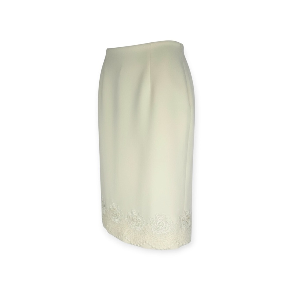 Valentino 𑁍 Chic Rose Lace Appliqué Ribbed Wool Pencil Skirt 𑁍 Cream 𑁍 4 - Picture 15 of 16